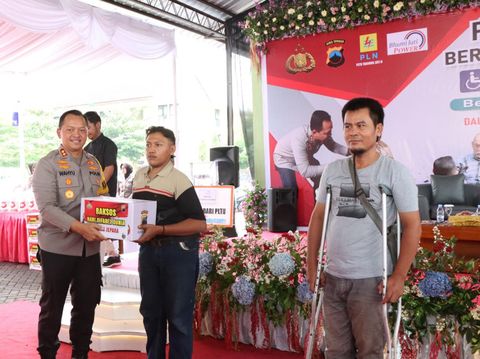 Polres Jepara menggelar acara program peduli bertajuk 'Polres Jepara Humanis bersama saudara Teristimewa Difabel Beprestasi, Mandiri, dan Pasti Bisa' di halaman belakang Mapolres Jepara, Sabtu (25/11/2023).