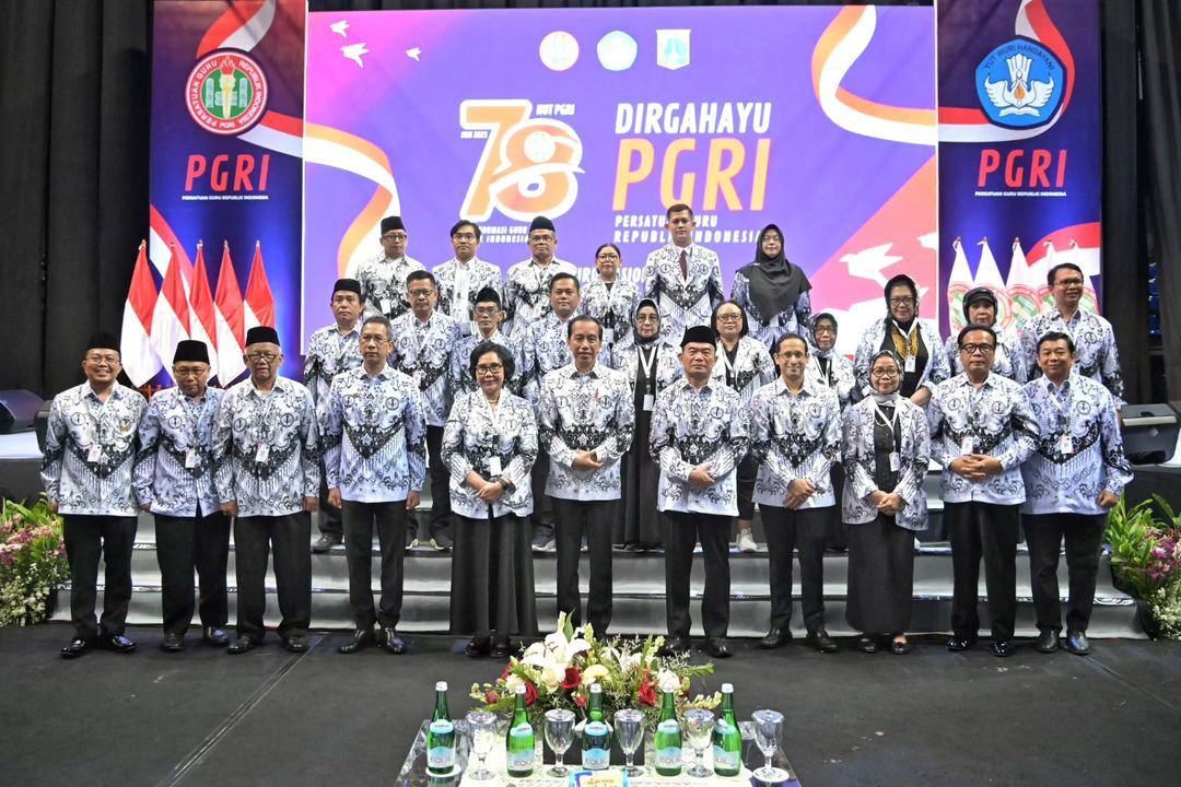 Presiden Joko Widodo menghadiri Puncak Peringatan HUT ke-78 PGRI dan Hari Guru Nasional, 25 Nov 2023. (Instagram @jokowi)