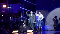 Puncak acara Hari Guru Nasional 2023 dipandu oleh Raffi Ahmad dan Okky Lukman dan serangkaian bintang tamu seperti Novia Bachmid, Rossa, dan Wika Salim. Foto: (Kemendikbud)