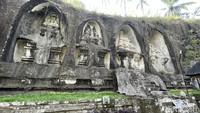 Pura Gunung Kawi tak hanya menyajikan pura sebagai tempat suci agama Hindu, namun di sini traveler bisa menemukan pahatan candi yang besar di dinding batu tebing Sungai Pakerisan. Pura Gunung Kawi menjadi salah satu world heritage di Bali.