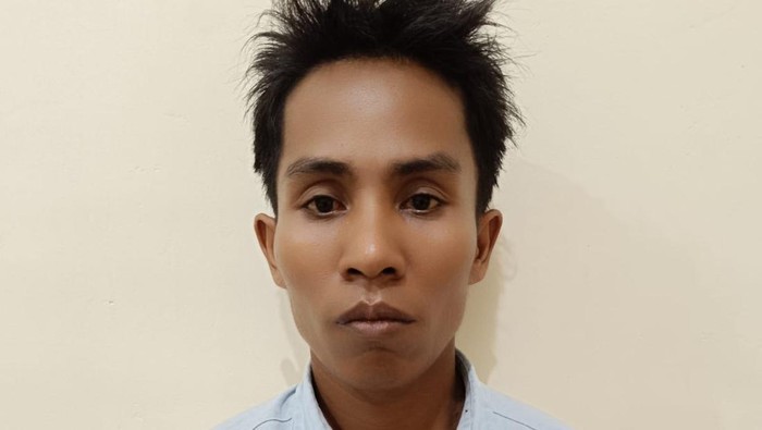 Tersangka dan barang bukti pemerkosaan anak yang disita polisi di Probolinggo.