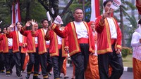 Potret para guru dan ASN Kemendikbud memakai baju adat Maluku dalam HGN 2023. (Dok Kemendikbud)