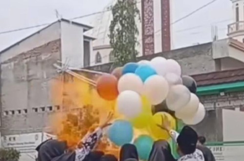 Viral balon meledak saat perayaan hari guru di Bekasi