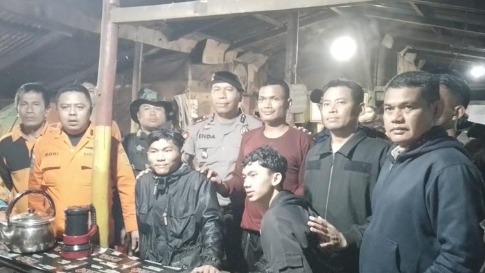 3 pria tersesat saat mendaki Gunung Sibayak, di Kabupaten Karo. (Foto: Dok. Basarnas Medan).