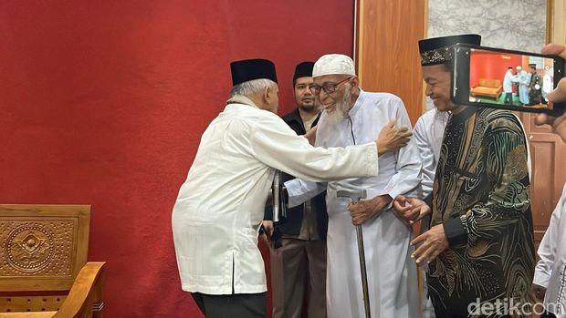 Amien Rais temui Ustaz Abu Bakar Ba'asyir di Ponpes Ngruki, Sukoharjo, Minggu (26/11/2023).