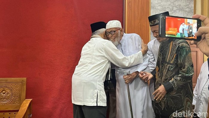 Amien Rais temui Ustaz Abu Bakar Baasyir di Ponpes Ngruki, Sukoharjo, Minggu (26/11/2023).