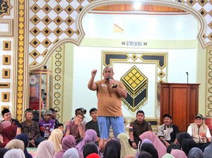 Kunjungi Solok, Andre Rosiade Bagikan Bantuan untuk Ibu Hamil-Lansia