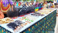 Ini adalah ragam karya dari mama-mama Papua, khususnya daerah Biak yang dipamerkan di Sail Teluk Cendrawasi 2023 yang berlangsung dari 21-27 November 2023.