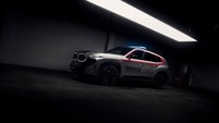 BMW XM Label Red telah dilengkapi dengan berbagai elemen safety car untuk beraktivitas di arena balap MotoGP.  Foto: Press BMW Group