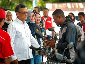 Dampingi Menteri ESDM, Kepala BPH Migas Cek Stok BBM di SPBU Raja Ampat