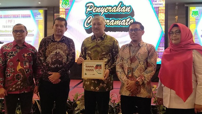 Bupati Pinrang Irwan Hamid (tengah) saat acara PIF 2023.