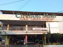 Mereka yang Tetap Bertahan di Tengah Meredupnya Cirebon Mall