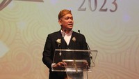 Ketua Umum Asosiasi Perusahaan Pialang Asuransi dan Reasuransi Indonesia (Apparindo) Yulius Bhayangkara saat memberikan sambutan dalam acara Apparindo Awards 2023.