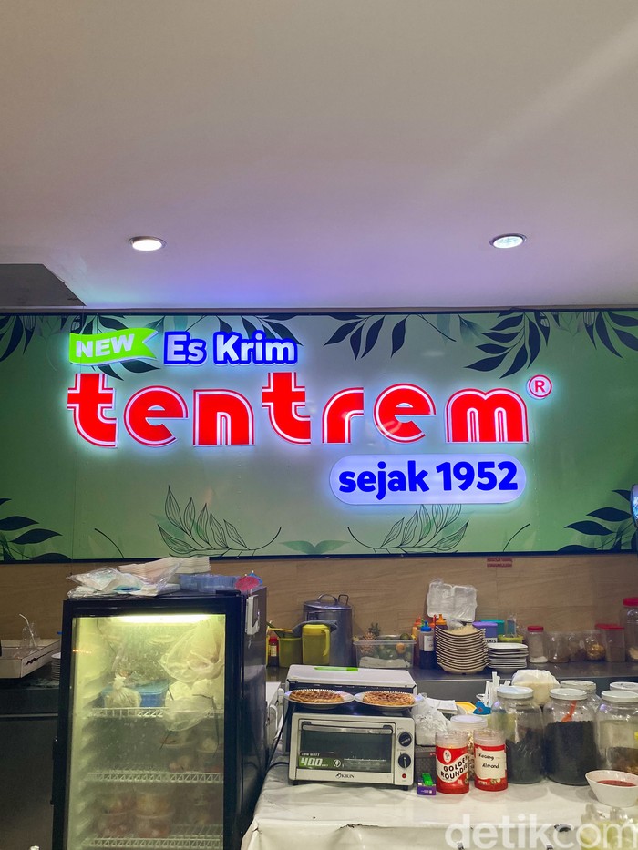Es Krim Tentrem Es Krim Tentre, kuliner legendaris di Solo sejak 1952
