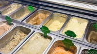 Es krim legendaris ini tetap terjamin kualitasnya, karena resep tradisionalnya diwariskan ke generasi penerusnya. Kini New Ice Cream Tentrem dikelola oleh generasi ke-3, yaitu Didik Tedjo Saputro. Foto: detikFood/Yenny Mustika Sari