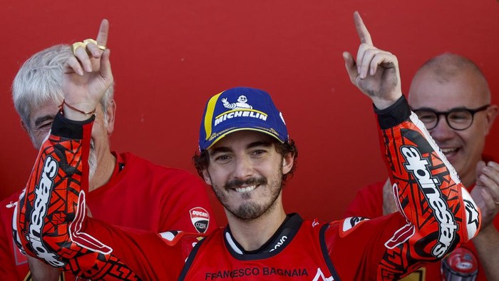 Moto GP World Champion Italian rider Francesco Bagnaia of the Ducati Lenovo Team, center, celebrates after the MotoGP race of the Valencia Motorcycle Grand Prix, the last race of the season, at the Ricardo Tormo circuit in Cheste near Valencia, Spain, Sunday, Nov. 26, 2023. (AP Photo/Alberto Saiz)