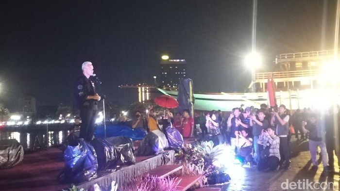 Ganjar Pranowo menghadiri pelantikan TPK Ganjar-Mahfud se-Sulsel di Makassar.