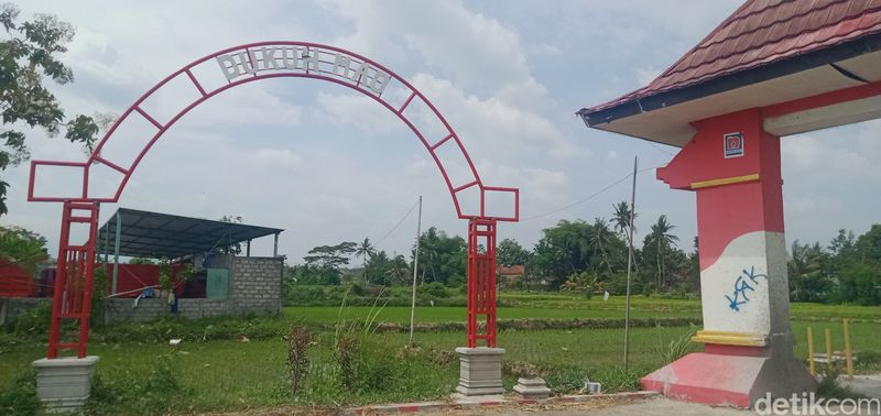 Gapura Dusun Mao, Desa Jambeyan, Kecamatan Karanganom, Klaten. Foto diunggah Minggu (26/11/2023).