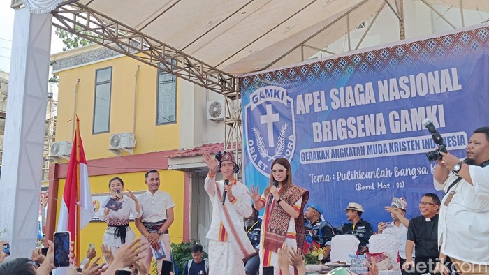 Gibran Rakabuming Raka dan Selvi Ananda di Tana Toraja, Sulsel (Rizky/detikcom).