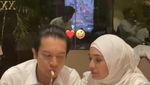 Ini Kemesraan Dimas Seto dan Dhini Aminarti Saat Makan