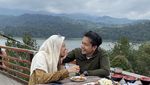 Ini Kemesraan Dimas Seto dan Dhini Aminarti Saat Makan