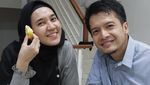 Ini Kemesraan Dimas Seto dan Dhini Aminarti Saat Makan