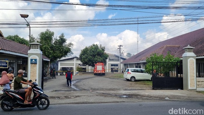 Kebakaran di pabrik sarung tangan di Pleret, Bantul, Minggu (26/11/2023). Api disebut menyala lagi.