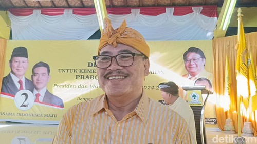 Ketua DPD Partai Golkar Bali I Nyoman Sugawa Korry saat ditemui di kantor DPD Partai Golkar Provinsi Bali, Minggu (26/11/2023). (Ni Made Lastri Karsiani Putri-detikBali)