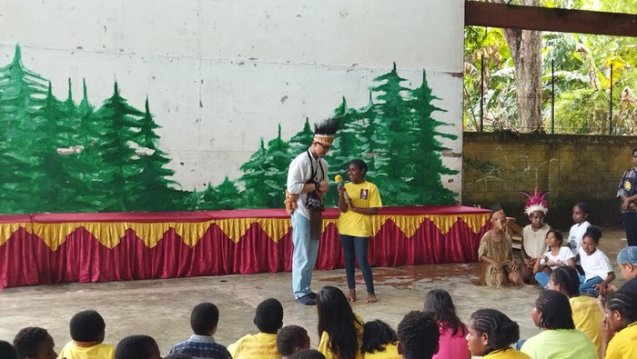 Ketum PSI Kaesang Pangarep bersama anak-anak Panti Asuhan Putri Kerahiman, Sentani, Jayapura.