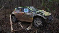 Ijeck menyebut dia dan Co-Driver Hervian Soejono sehat walafiat. Hanya mobilnya yang terlihat rusak berat karena insiden ini. (Dok. IMI Sumut)