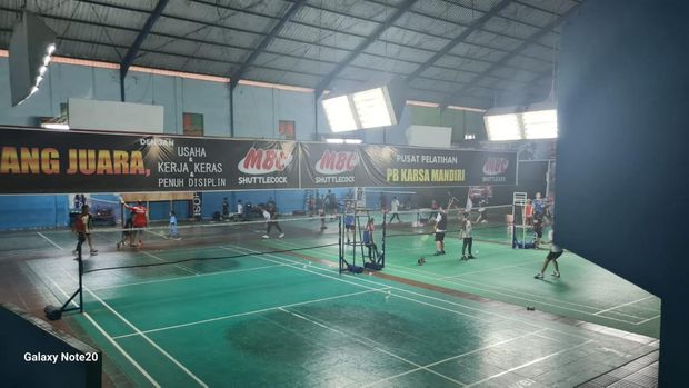 Lapangan Badminton GOR MBC Borong