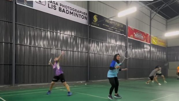 Lapangan LIS Badminton