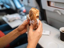 Tak Ada Lagi Makanan Gratis di Pesawat