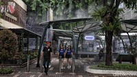 SCBD Park adalah kawasan ruang terbuka yang disajikan dengan konsep taman.