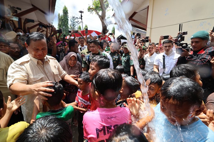 Menteri Pertahanan (Menhan) RI Prabowo Subianto akan menambah sejumlah 15 titik sumber air bersih lagi di wilayah Madura, Jawa Timur.