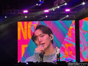 5 Momen Fanmeeting Lee Junho, Ketagihan Pinjam Seratus - Bagi Parfum Dior