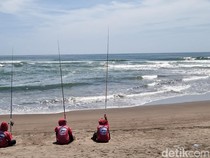 Cakep Nih, Bisa Teriak Mancing Mania Mantap! di Pantai Pelangi Bantul