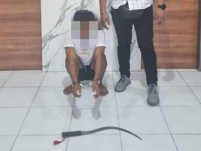 Pelajar di Sumbawa ditangkap karena membacok teman pakai celurit.