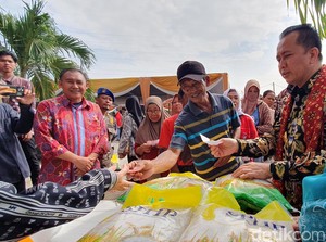 20 Ton Beras Habis Terjual dalam 2 Hari di Pasar Murah Palembang