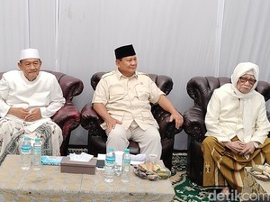 Prabowo Sowan ke Ponpes Langitan Tuban, Bertemu Para Kyai