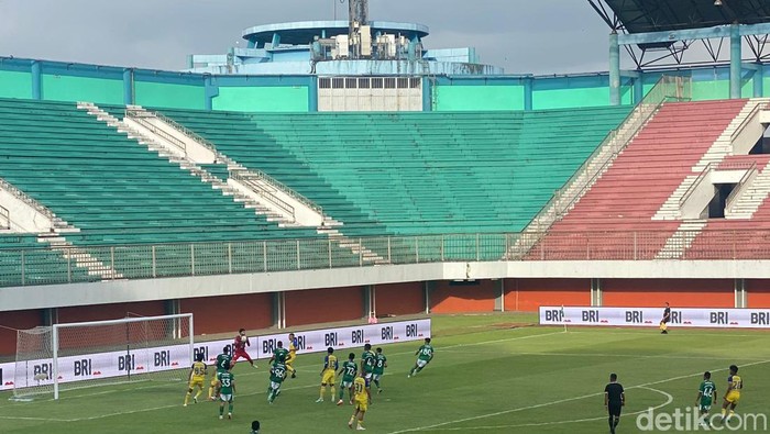 Laga PSS Sleman Vs Barito Putera di Stadion Maguwoharjo Sleman, Minggu (26/11/2023).