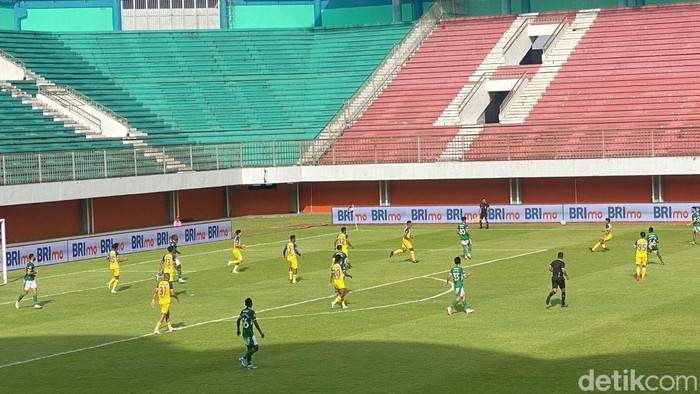 PSS Sleman vs Barito Putera di Stadion Maguwoharjo, Sleman, Minggu (26/11/2023).