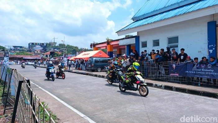 Ratusan Pembalap Ramaikan Road Race di Terminal Sukabumi