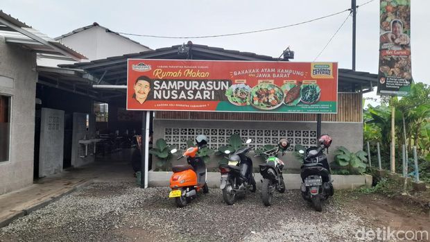 Resto bakakak ayam Nusasari Sumedang