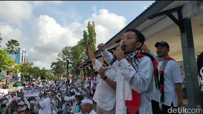 Ribuan Warga Pacitan Turun Ke Jalan Serukan Kemerdekaan Palestina