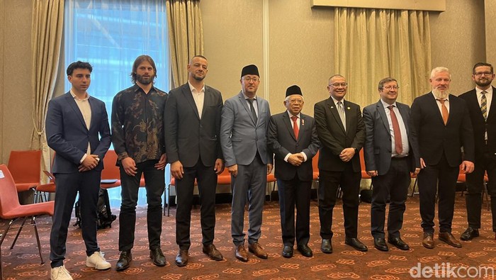 Wakil Presiden Maruf Amin bertemu dengan Yayasan Islam Slovakia dan pengusaha halal di Slovakia (Kanavino/detikcom).