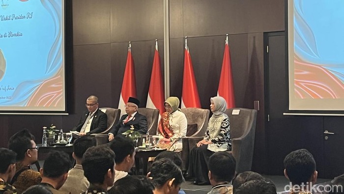 Wapres Maruf Amin dialog dengan WNI di Bratislava, Slovakia (Kanavino/detikcom)