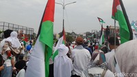 Aksi ini sebagai bentuk solidaritas dan kepedulian masyarakat Indonesia terhadap penderitaan rakyat Palestina akibat serangan militer Israel serta mendukung kemerdekaan Palestina.