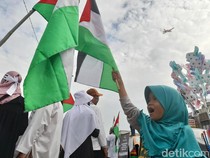 Warga Depok Turun ke Jalan Dukung Palestina