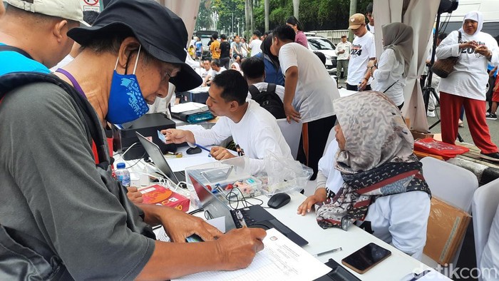 Warga meramaikan booth KPU di area CFD (Annisa Aulia/detikcom)